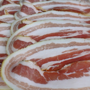 Thinly sliced bacon Livar
